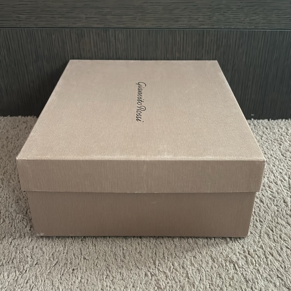 Gianvito Rossi empty box only - Picture 2 of 6
